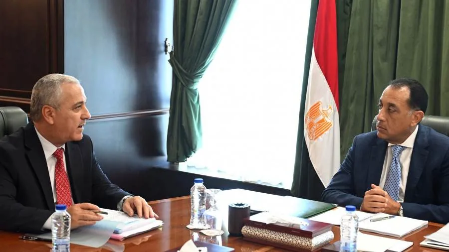 رئيس الوزراء يناقش مجموعة من القضايا مع رئيس الهيئة الوطنية للصحافة.