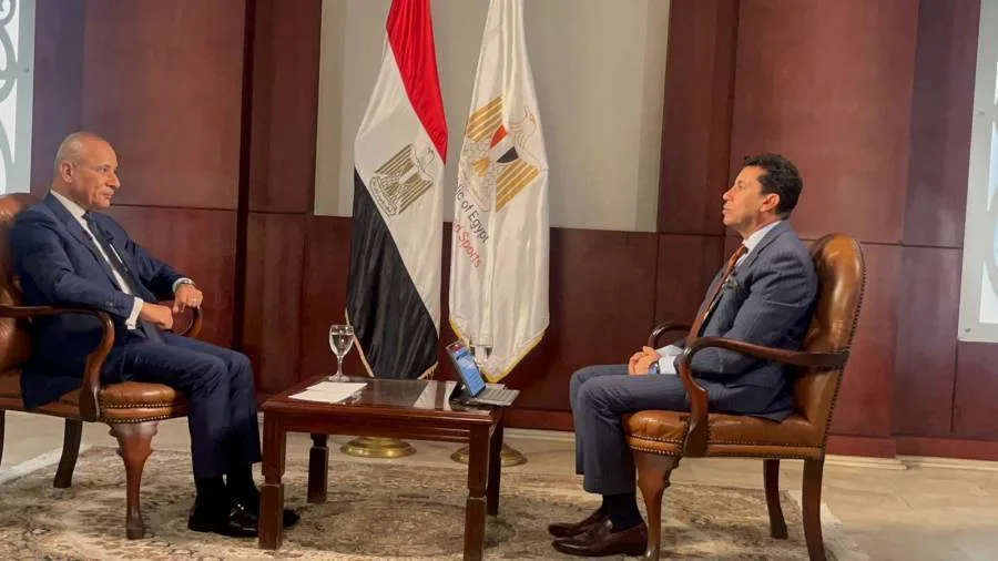 محمد صلاح يفكر في الاعتزال دوليًا بسبب حسام حسن؟ وزير الرياضة يوضح الأمر محمد صلاح يفكر في الاعتزال دوليًا بسبب حسام حسن؟ وزير الرياضة يوضح الأمر