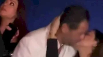 قبلات مثيرة تضع حداً لغناء راغب علامة في مصر (فيديو)