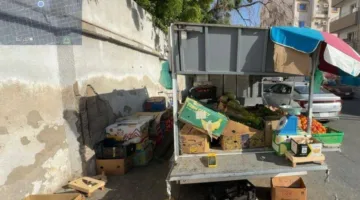 أمانة جدة تلاحظ محلات عشوائية وتقوم بمصادرة 3 أطنان من الخضروات في العزيزية.
