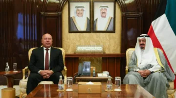 رئيس وزراء الكويت يستقبل كامل الوزير لمناقشة تعزيز التعاون المشترك.