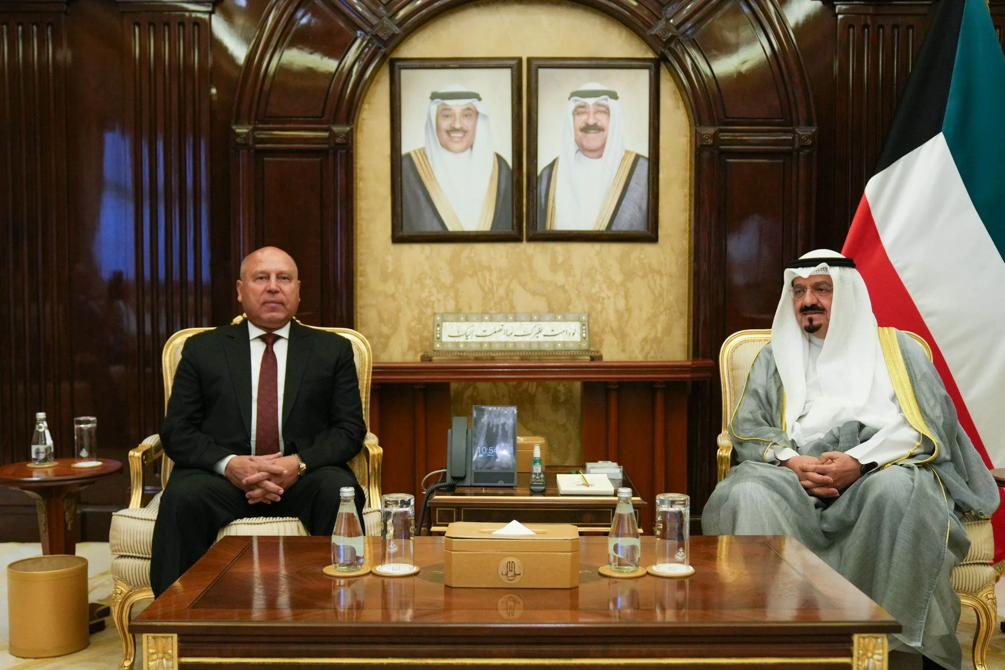 رئيس وزراء الكويت يستقبل كامل الوزير لمناقشة تعزيز التعاون المشترك. رئيس وزراء الكويت يستقبل كامل الوزير لمناقشة تعزيز التعاون المشترك.