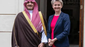 وزير الداخلية يناقش في لندن مع نظيرته البريطانية سبل تقوية التعاون المشترك