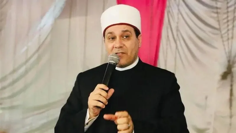 مظهر شاهين يرد على امرأة تعبر عن شكواها من خيانة زوجها: “لا ينبغي لأحد التدخل في شؤون الآخرين”