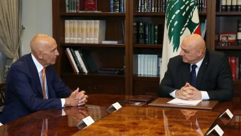 المبعوث الأميركي في بيروت: مصير سلاح حزب الله قضية “محلية” للبنان، ولن تتخذ الولايات المتحدة أي إجراءات ضد البلاد في حال عدم تسليمه. المبعوث الأميركي في بيروت: مصير سلاح حزب الله قضية “محلية” للبنان، ولن تتخذ الولايات المتحدة أي إجراءات ضد البلاد في حال عدم تسليمه.