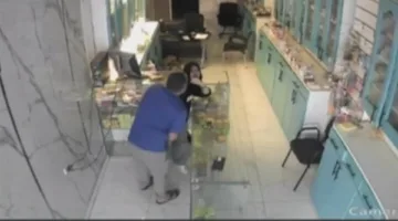 أب يعتدي على ابنته داخل صيدلية.. حادث صادم يهز الإسماعيلية ويثير استياءً واسعاً