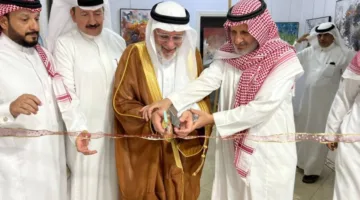 رئيس جامعة الطائف ي inaugurates أول معرض فني للزهراني