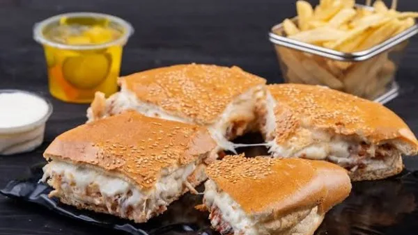 وصفة ساندويتش الماريا على الطريقة السورية كما في المطاعم وصفة ساندويتش الماريا على الطريقة السورية كما في المطاعم