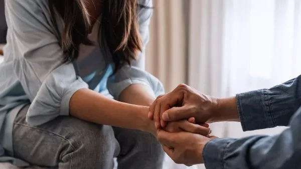 ابنك حصل على نتيجة ضعيفة… كيف يمكنك دعمه نفسياً دون إزعاجه؟ ابنك حصل على نتيجة ضعيفة… كيف يمكنك دعمه نفسياً دون إزعاجه؟