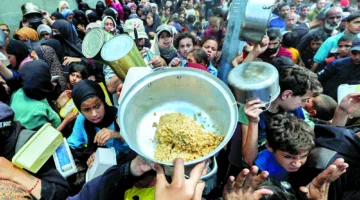 أمهات غزة يواجهن ألم فقدان أبنائهم مع نداء “يمه، أنا جائع!”