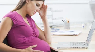 ما هو الحكم الشرعي لسيدة تحمل من زوجها السابق بعد الطلقة الثالثة البائنة؟ أستاذ الفقه يوضح.