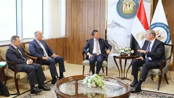 وزير البترول يتباحث مع “بريتش بتروليوم” بشأن استثمارات تطوير وإنتاج الغاز الطبيعي في مصر وزير البترول يتباحث مع “بريتش بتروليوم” بشأن استثمارات تطوير وإنتاج الغاز الطبيعي في مصر