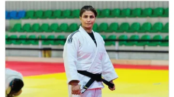 لاعبة الجودو العراقية هناء ثجيل تواجه التحديات وتستهدف إنجازاً جديداً في بطولة العالم.