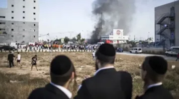 جماعة “أنصار الله” تعلن استهداف مطار “بن غوروين” بصاروخ باليستي من نوع “فلسطين2” وتلوح بتكثيف عملياتها.