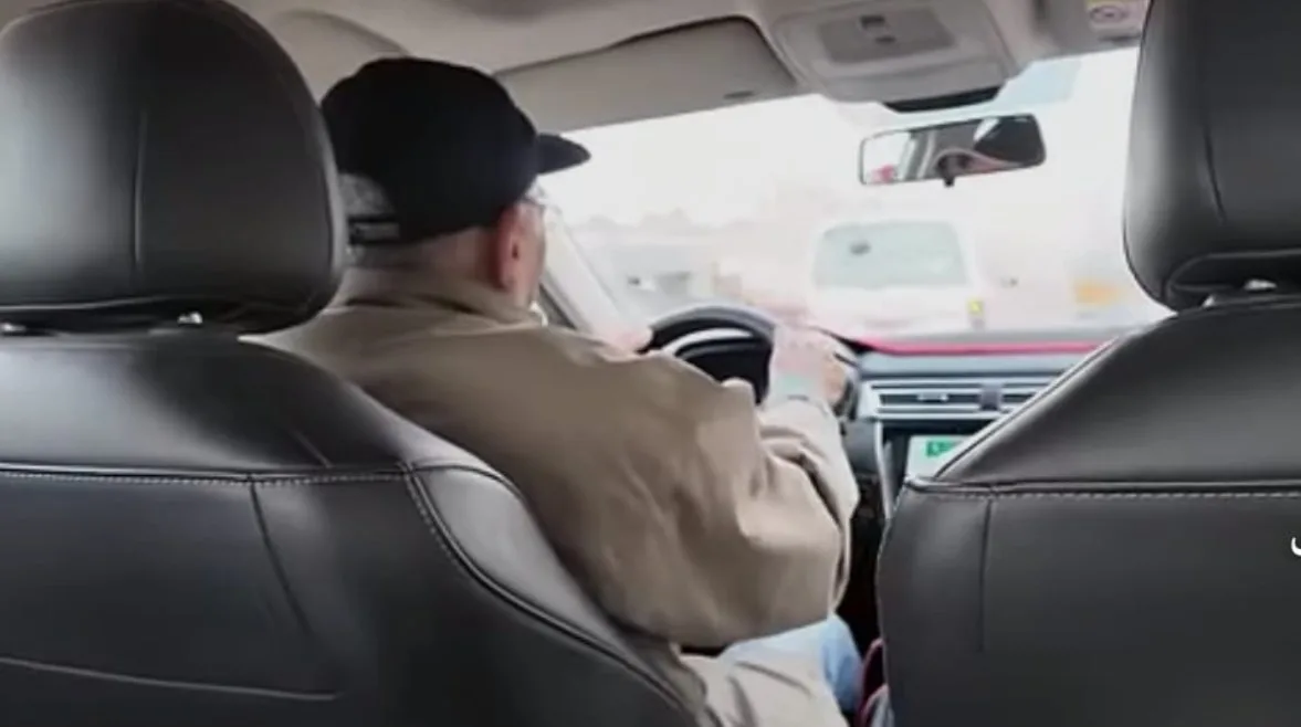 بعد حادثة السائحة الكورية.. “عبدالمنعم” سائق تاكسي بمستوى “مرشد سياحي”