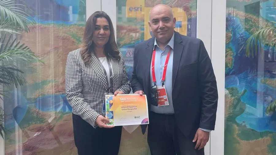 وزيرة التنمية المحلية تجتمع بالمهندس سهيل العُبد، رئيس الاستراتيجيات الدولية في شركة Esri العالمية.