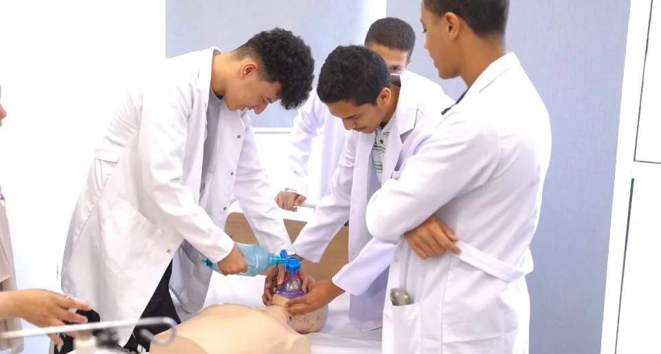جامعة باديا تستضيف مختصين من جامعة تكساس لتدريب طلابها في مجالات الطب والعلاج الطبيعي. جامعة باديا تستضيف مختصين من جامعة تكساس لتدريب طلابها في مجالات الطب والعلاج الطبيعي.