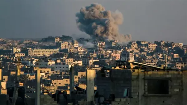 مصادر طبية في فلسطين: 51 شهيدًا في غزة جراء نيران الاحتلال منذ الصباح مصادر طبية في فلسطين: 51 شهيدًا في غزة جراء نيران الاحتلال منذ الصباح