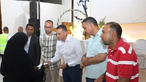 محافظ أسوان يطلب توزيع مساعدات مالية للأسر ذات الحاجة الملحة محافظ أسوان يطلب توزيع مساعدات مالية للأسر ذات الحاجة الملحة