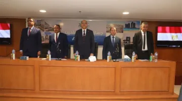 وزير العمل ومحافظ مرسى مطروح يطلقان ندوة توعوية حول قانون العمل الجديد