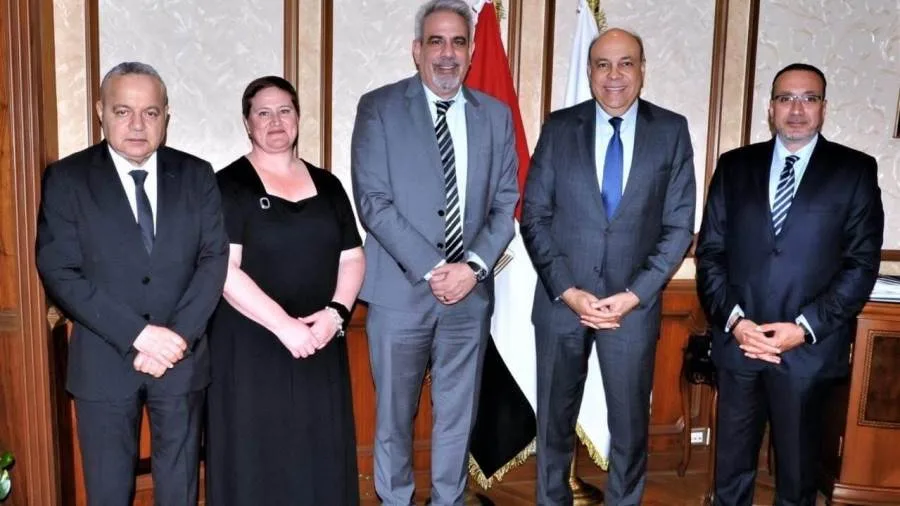 وزير الطيران يلتقي نائب الرئيس الإقليمي لـ “الإياتا” في الشرق الأوسط وشمال أفريقيا لمناقشة تعزيز التعاون في قطاع النقل الجوي