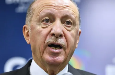 أردوغان يطالب المجتمع الدولي بالتكاتف من أجل الإنسانية في غزة ويشير إلى أن العالم يواجه مرحلة يتم فيها إعادة تحديد موازين القوى وتغيير مراكز النفوذ العالمية.