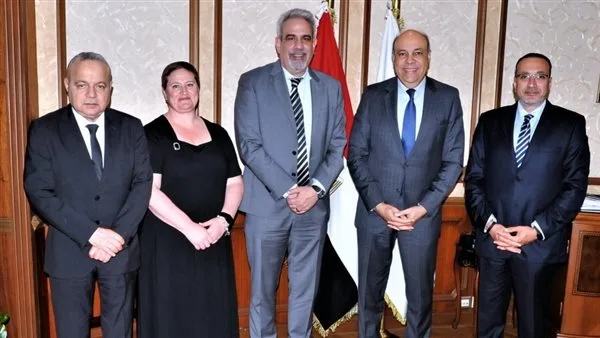وزير الطيران المدني يناقش تحسين التعاون مع المنظمة الدولية للنقل الجوي “الإياتا”