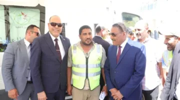 وزير العمل ومحافظ مطروح يزوران القوافل الطبية التي توفر خدمات صحية للعمالة غير المنظمة في العلمين