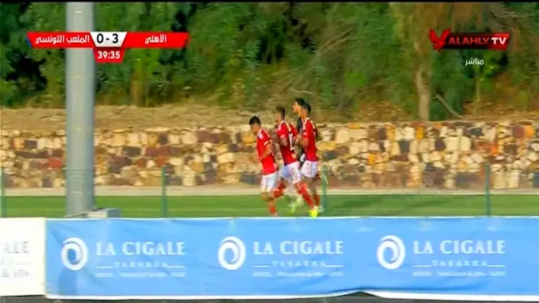 حسم ريبيرو الأمور.. لقطة غير مألوفة في مباراة الأهلي الودية مع ملعب تونس حسم ريبيرو الأمور.. لقطة غير مألوفة في مباراة الأهلي الودية مع ملعب تونس
