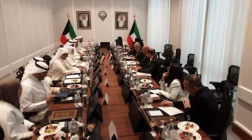 وزير النقل يلتقي بمجموعة من المسؤولين في الكويت “صور”