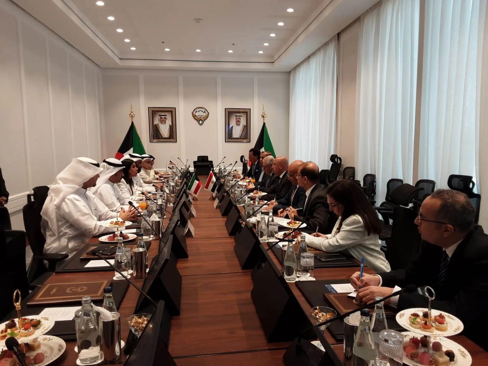 الوزير يجتمع بعدد من نظرائه في الكويت خلال زيارته الحالية