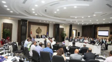 محافظ أسوان يؤكد على مسؤولي المحليات والأجهزة التنفيذية بعدم التدخل في الانتخابات المقبلة