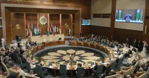 الجامعة العربية تطالب بعقد اجتماع عاجل لمجلس الأمن الدولي لإصدار قرار يوجب على إسرائيل إنهاء حصار غزة والسماح بدخول المساعدات الإنسانية. الجامعة العربية تطالب بعقد اجتماع عاجل لمجلس الأمن الدولي لإصدار قرار يوجب على إسرائيل إنهاء حصار غزة والسماح بدخول المساعدات الإنسانية.