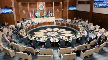 جامعة الدول العربية تطالب باتخاذ إجراءات عاجلة لرفع حصار غزة وتؤكد على السيادة الفلسطينية في المسجد الإبراهيمي.