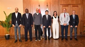 وزير الرياضة يلتقي الرئيس التنفيذي للاتحاد الدولي للاسكواش ورئيسة الاتحاد المصري.