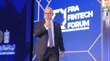 رئيس هيئة الرقابة المالية يسلط الضوء على جهود تحويل الخدمات المالية غير المصرفية إلى الرقمية خلال ملتقى FRA Fintech Forum 2025