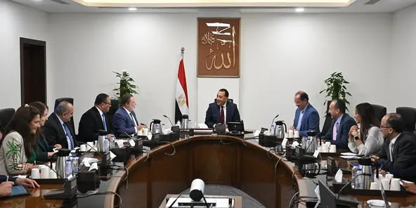 رئيس الوزراء: نواصل تقليص الدين العام وزيادة مشاركة القطاع الخاص رئيس الوزراء: نواصل تقليص الدين العام وزيادة مشاركة القطاع الخاص