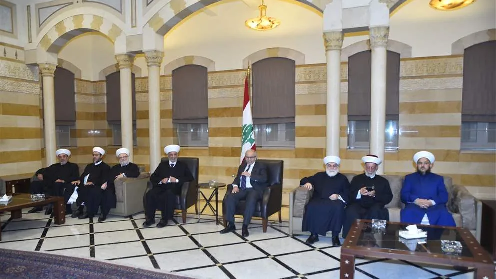 سلام يستقبل دريان مساءً على رأس وفد من المفتين الإقليميين. سلام يستقبل دريان مساءً على رأس وفد من المفتين الإقليميين.