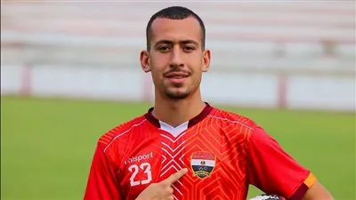 مهند مكي، لاعب الدفاع الأيسر لفريق مالية كفر الزيات، يوقّع عقداً يمتد لموسمين مع الأوليمبي السكندري. مهند مكي، لاعب الدفاع الأيسر لفريق مالية كفر الزيات، يوقّع عقداً يمتد لموسمين مع الأوليمبي السكندري.