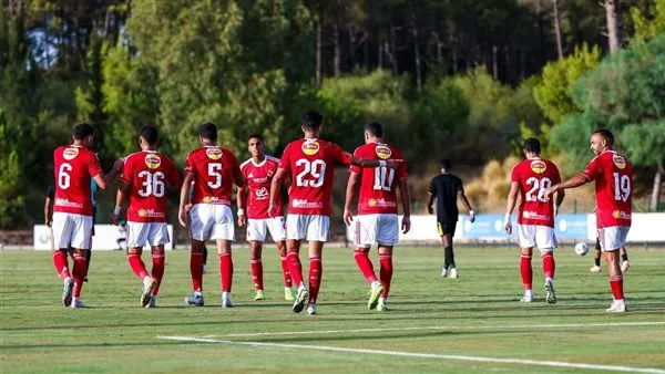 الأهلي يواصل تحضيراته لملاقاة البنزرتي التونسي في مباراة ودية الأهلي يواصل تحضيراته لملاقاة البنزرتي التونسي في مباراة ودية