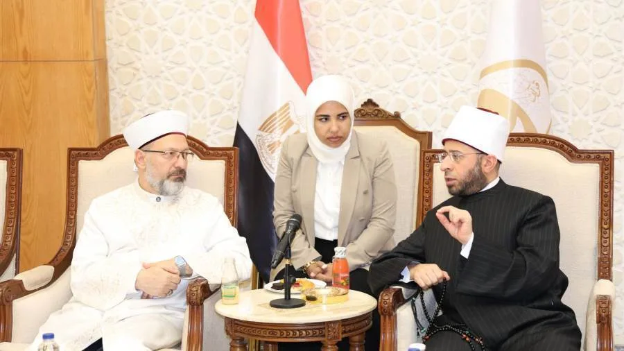 رئيس الشؤون الدينية في تركيا يثني على حكمة الرئيس السيسي