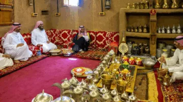 نائب أمير حائل يطلع على القهوة التقليدية في قصر العشروات