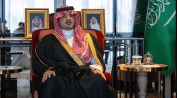 الأمير عبدالعزيز بن سعود يجتمع في لندن بعدد من موظفي وزارة الداخلية المبتعثين للدراسة في الخارج