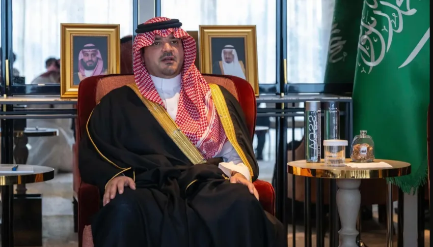 الأمير عبدالعزيز بن سعود يجتمع في لندن بعدد من موظفي وزارة الداخلية المبتعثين للدراسة في الخارج الأمير عبدالعزيز بن سعود يجتمع في لندن بعدد من موظفي وزارة الداخلية المبتعثين للدراسة في الخارج