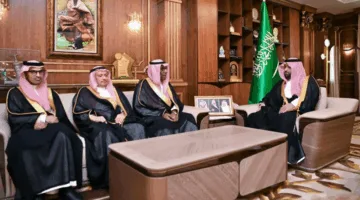 أمير جازان يبحث مع رئيس ووكلاء الجامعة مجموعة من القضايا الأكاديمية