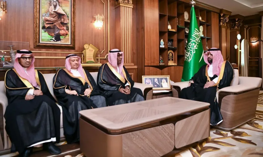 أمير جازان يبحث مع رئيس ووكلاء الجامعة مجموعة من القضايا الأكاديمية أمير جازان يبحث مع رئيس ووكلاء الجامعة مجموعة من القضايا الأكاديمية