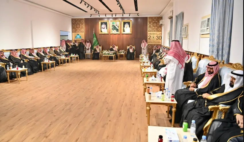 أمير جازان ونائبه يزوران مشايخ وأهالي محافظة العيدابي لمناقشة المشروعات التنموية فيها أمير جازان ونائبه يزوران مشايخ وأهالي محافظة العيدابي لمناقشة المشروعات التنموية فيها