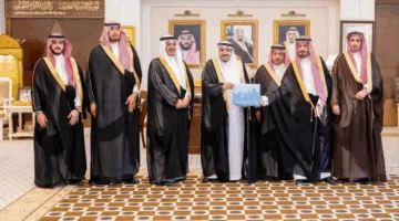 أمير القصيم يستلم التقرير السنوي للغرفة التجارية وإنجازات نادي الطيران في الرس