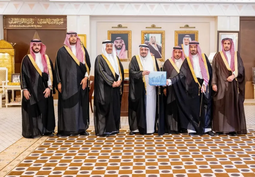 أمير القصيم يستلم التقرير السنوي للغرفة التجارية وإنجازات نادي الطيران في الرس أمير القصيم يستلم التقرير السنوي للغرفة التجارية وإنجازات نادي الطيران في الرس