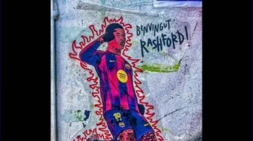 جماهير برشلونة تستقبل راشفورد بجدارية رائعة
